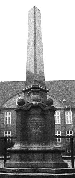 Das Reventlou-Beseler-Denkmal, Schleswig 1988